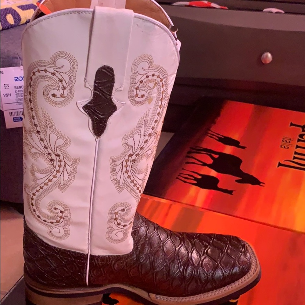 Ladies Cowgirl Boots... Brand new